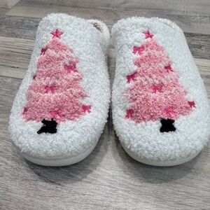 Cozy White Slippers with Pink Christmas Tree Design